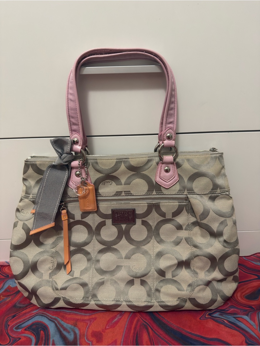 Coach Poppy Signature C Glam Tote Pink Trim 🩷